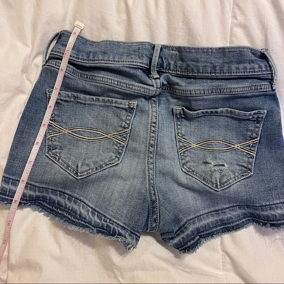 Abercrombie kids girls size 11/12 shorts.  EUC distressed denim - Picture 4 of 6